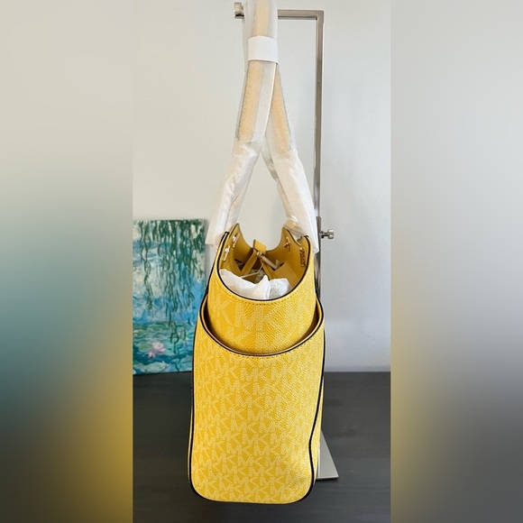 MICHAEL KORS Daisy Yellow Jet Set Logo Travel Large Chain Shoulder Tote - Picture 7 of 8